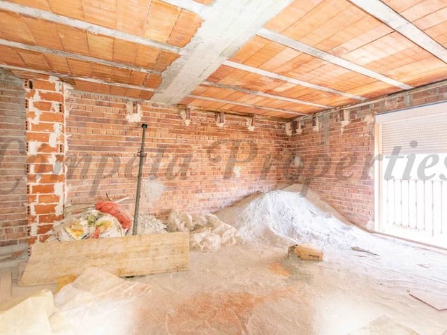 Image No.8-4 Bed Townhouse for sale