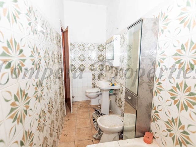 Image No.11-6 Bed Townhouse for sale