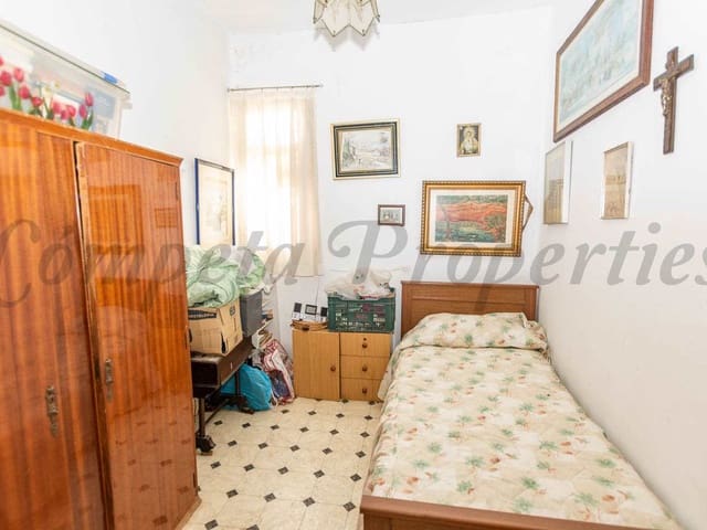 Image No.10-6 Bed Townhouse for sale