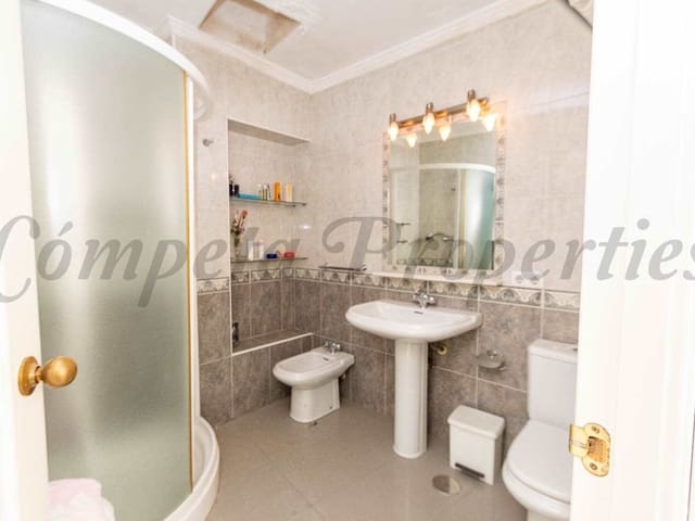 Image No.12-4 Bed Townhouse for sale