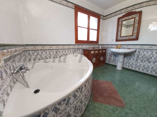 Image No.32-Villa de 4 chambres à vendre à Nerja