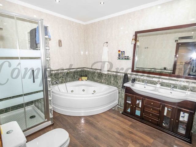 Image No.9-4 Bed Villa for sale