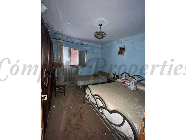 Image No.9-5 Bed Townhouse for sale