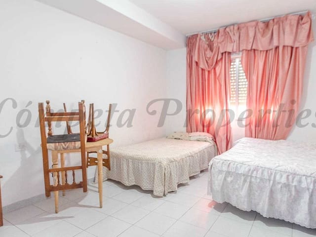 Image No.10-3 Bed Apartment for sale