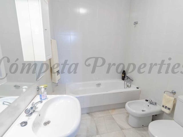 Image No.10-4 Bed Townhouse for sale