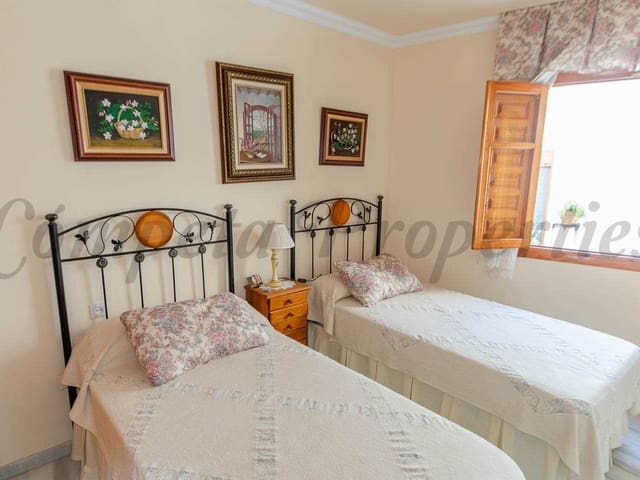 Image No.14-4 Bed Townhouse for sale