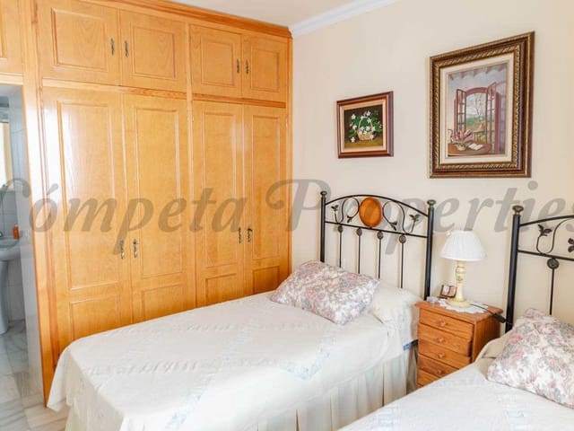 Image No.15-4 Bed Townhouse for sale