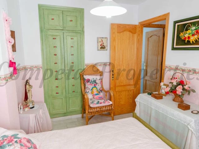 Image No.18-4 Bed Townhouse for sale