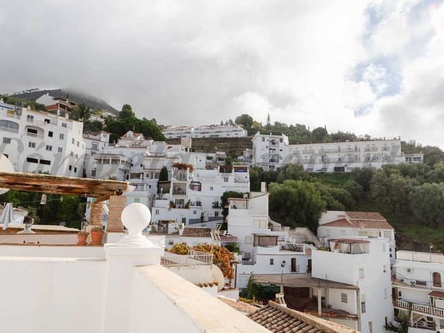 Image No.29-4 Bed Townhouse for sale