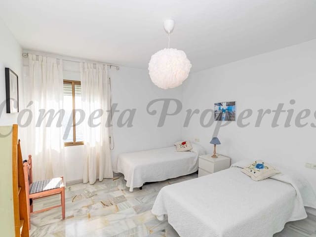 Image No.11-3 Bed Apartment for sale