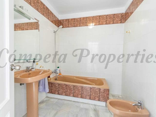 Image No.13-3 Bed Apartment for sale