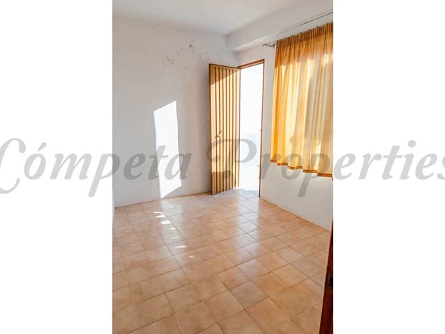 Image No.13-6 Bed Townhouse for sale