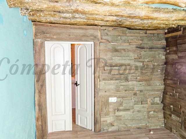 Image No.10-4 Bed Townhouse for sale