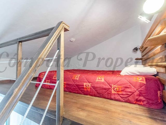 Image No.17-4 Bed Townhouse for sale