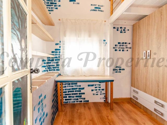 Image No.18-4 Bed Townhouse for sale