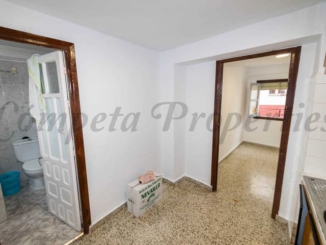 Image No.13-3 Bed Townhouse for sale