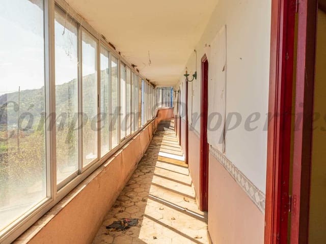 Image No.14-16 Bed Property for sale