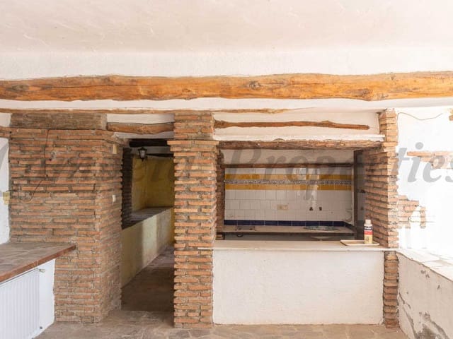 Image No.16-16 Bed Property for sale