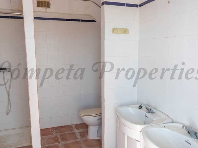 Image No.17-16 Bed Property for sale