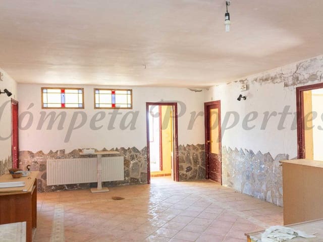 Image No.19-16 Bed Property for sale