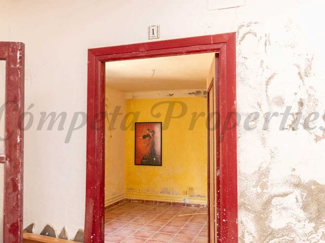 Image No.20-16 Bed Property for sale