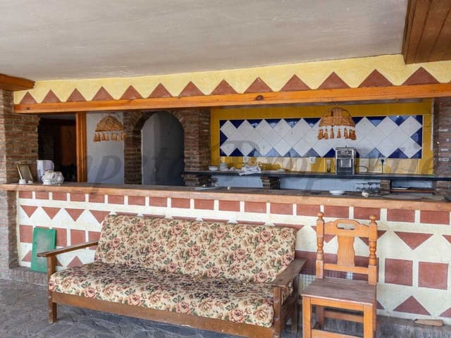 Image No.7-16 Bed Property for sale