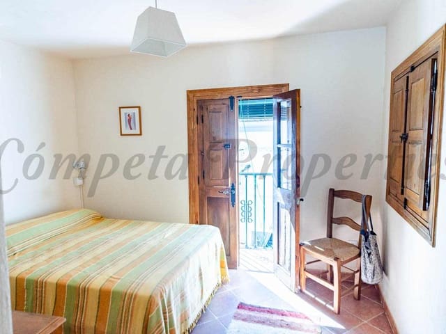 Image No.10-3 Bed Townhouse for sale