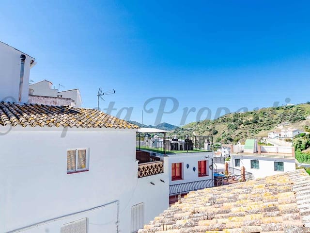 Image No.14-3 Bed Townhouse for sale