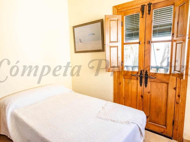 Image No.9-3 Bed Townhouse for sale