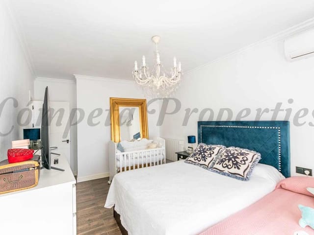 Image No.11-3 Bed Townhouse for sale