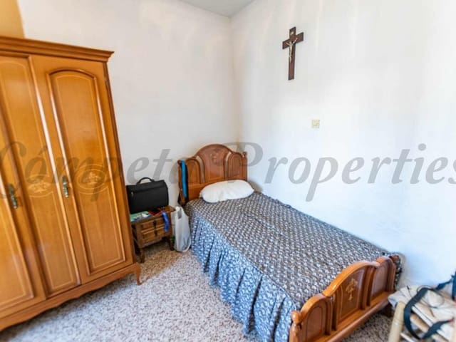 Image No.11-3 Bed Townhouse for sale