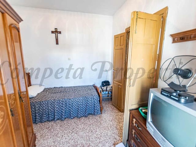 Image No.12-3 Bed Townhouse for sale