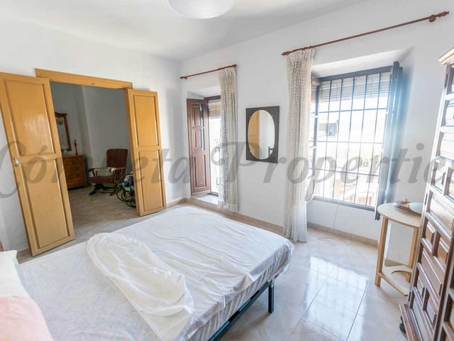 Image No.14-3 Bed Townhouse for sale