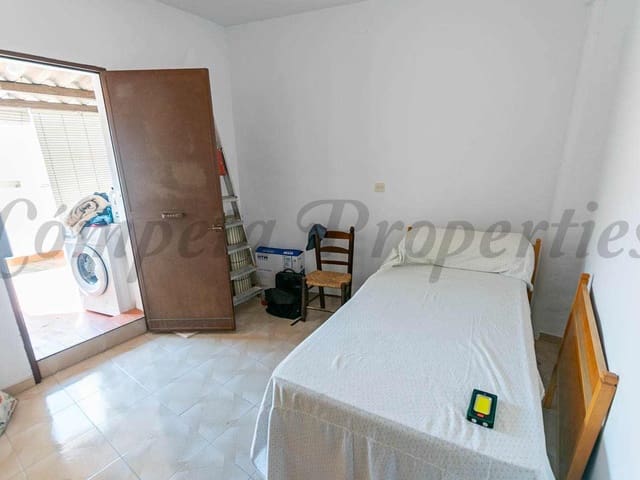 Image No.16-3 Bed Townhouse for sale