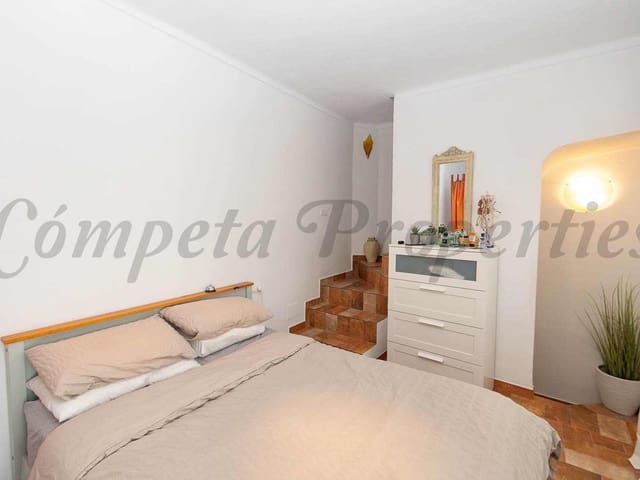 Image No.14-2 Bed Townhouse for sale