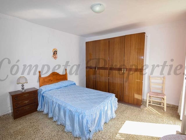 Image No.13-3 Bed Townhouse for sale