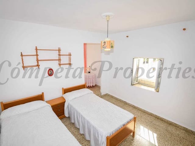 Image No.14-3 Bed Townhouse for sale