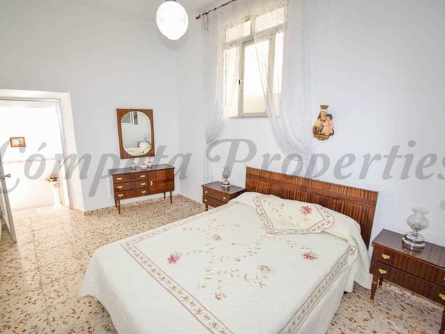 Image No.8-3 Bed Townhouse for sale