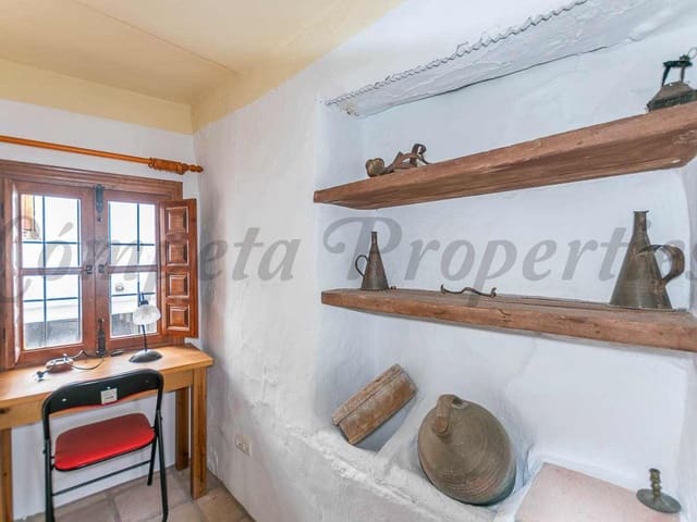 Image No.12-4 Bed Townhouse for sale