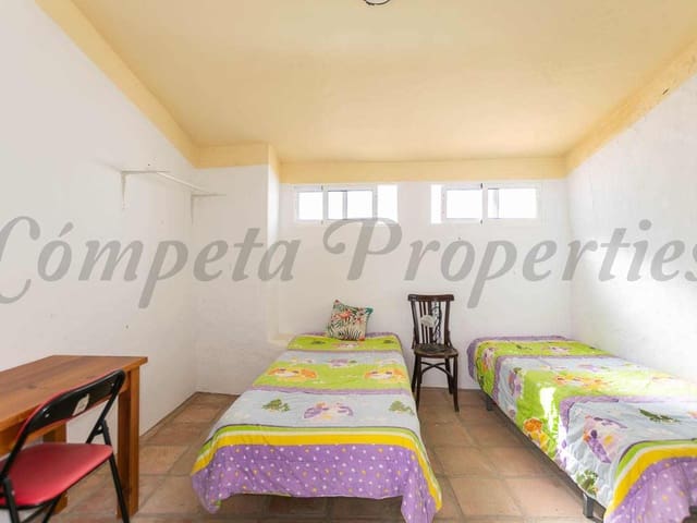 Image No.15-4 Bed Townhouse for sale