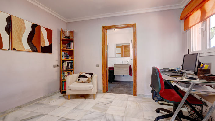 Image No.18-3 Bed Townhouse for sale