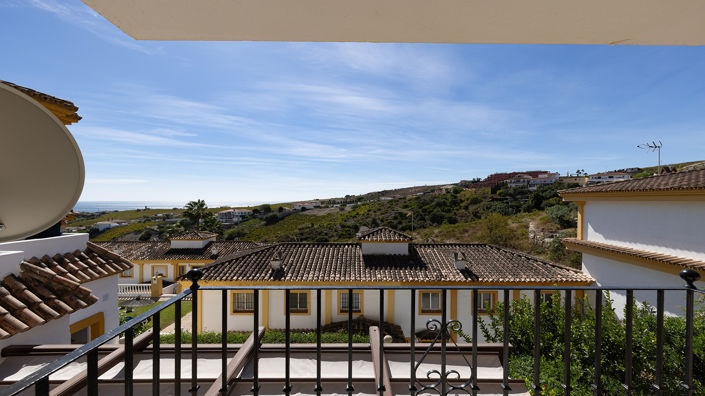 Image No.25-3 Bed Townhouse for sale