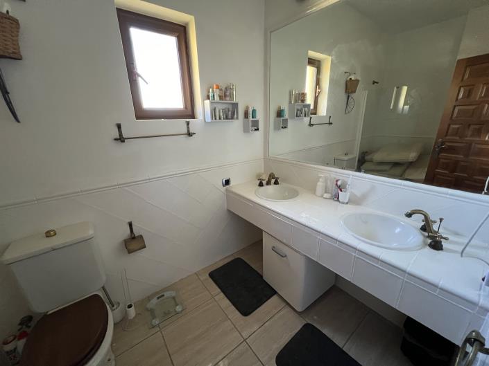 Image No.14-4 Bed Villa / Detached for sale