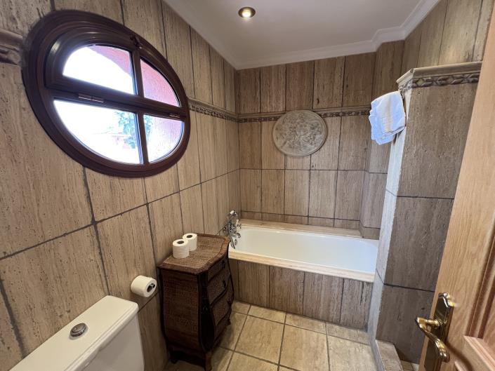 Image No.2-4 Bed Villa for sale