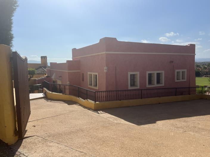 Image No.24-4 Bed Villa / Detached for sale