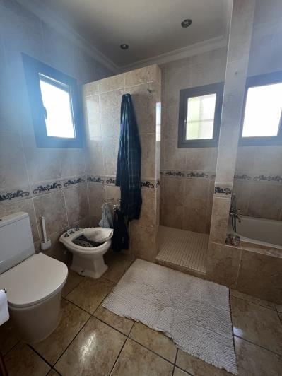 Image No.37-4 Bed Villa / Detached for sale