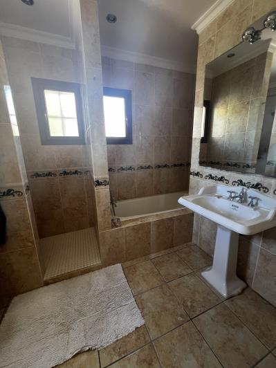 Image No.38-4 Bed Villa / Detached for sale