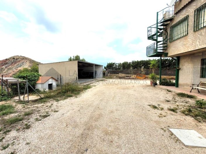 Image No.3-Maison de campagne de 4 chambres à vendre à Petrer