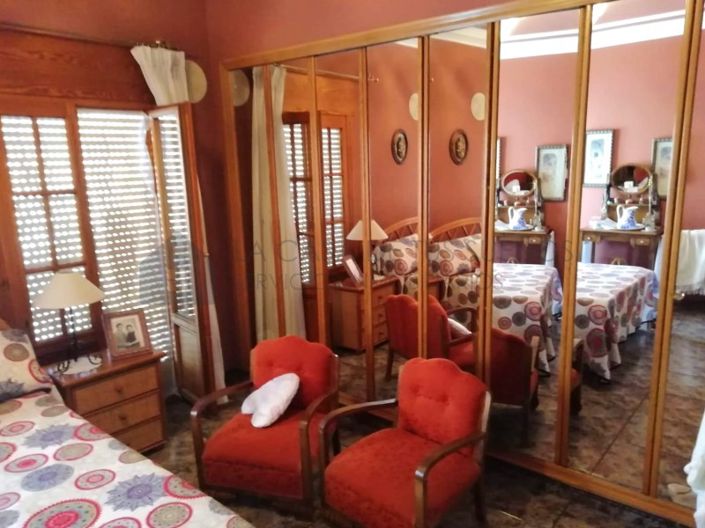 Image No.10-6 Bed Townhouse for sale