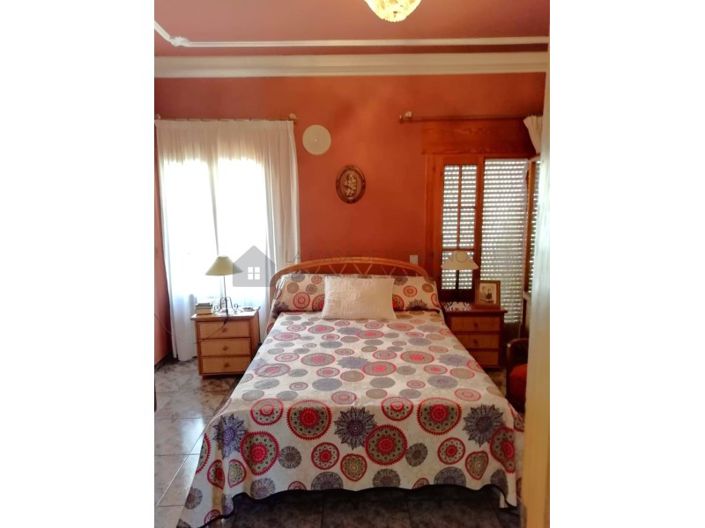 Image No.9-6 Bed Townhouse for sale